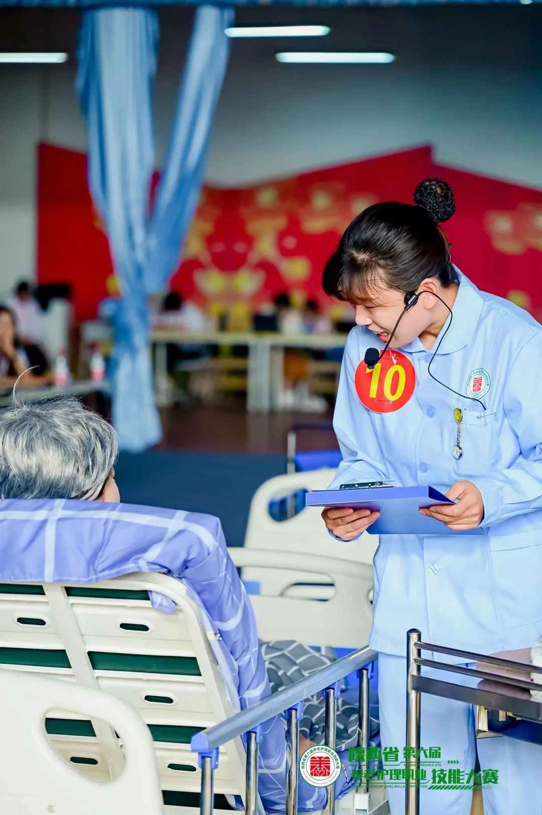 頤悅養(yǎng)老公司的李露露，你是好樣的！