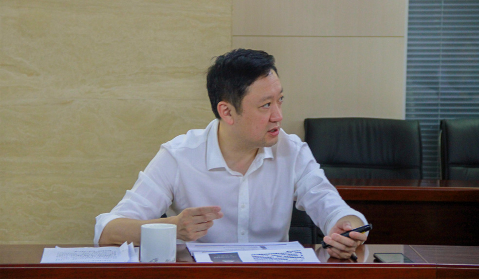 杜巖岫同志參加支部活動，為黨員講授黨課
